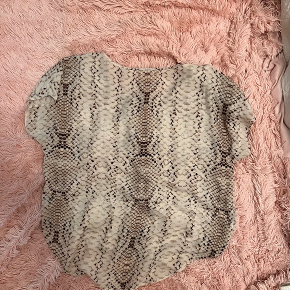 Cream and brown reptile print top - Picture 2 of 2